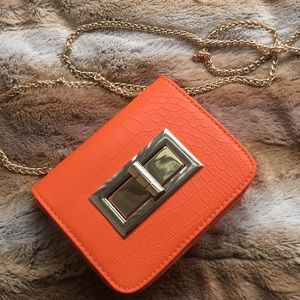 Gold chain orange shoulder bag